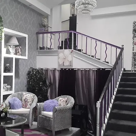 فندق مبيت وإفطار Logis L'estelvin D'hotes قرقشونه